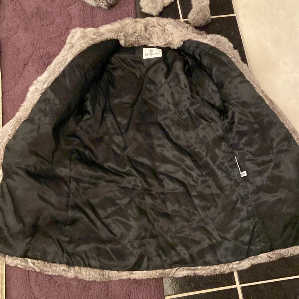 New Genuine Rabbit Fur Coat - Picture 11 of 16